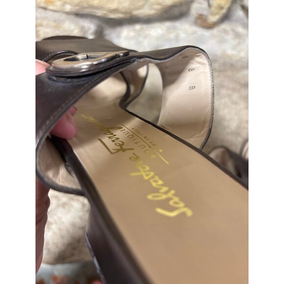 Salvatore Ferragamo Vintage Bronze T-Strap Buckle Square Heel Flats Sandals 8 - Picture 5 of 7